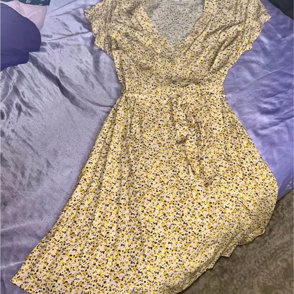 Old Navy Dresses & Skirts - Old Navy Yellow Floral Midi Dress